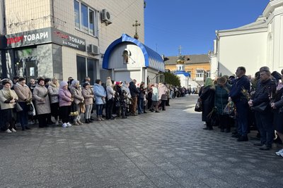 У Вербну неділю житомиряни прийшли до храмів освячувати гілочки верби