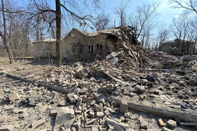 Росіяни вночі завдали удару по центру, де жили переселенці, у Костянтинівці: є загиблі та поранені Росіяни вночі завдали удару по центру, де жили переселенці, у Костянтинівці: є загиблі та поранені
