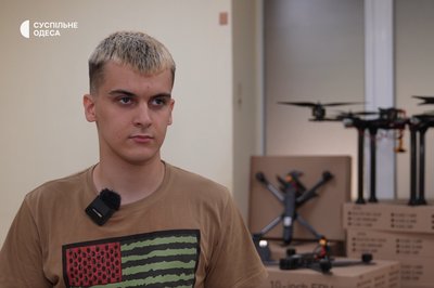 Від волонтерства до виробництва: жителі Одеси виготовили понад 50 тисяч FPV-дронів для фронту Від волонтерства до виробництва: жителі Одеси виготовили понад 50 тисяч FPV-дронів для фронту