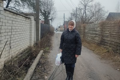 Обірвані дроти та повалені стовпи на вулиці Житомира — ремонтні бригади не приїжджають більше місяця Обірвані дроти та повалені стовпи на вулиці Житомира — ремонтні бригади не приїжджають більше місяця