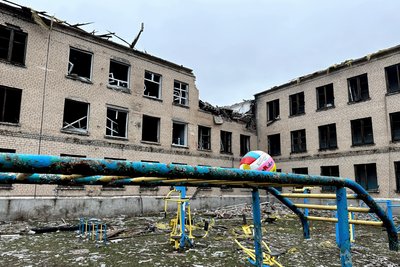 У них не лунає останній дзвоник. Школи Донеччини після обстрілів РФ: фотодобірка У них не лунає останній дзвоник. Школи Донеччини після обстрілів РФ: фотодобірка