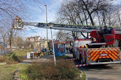 Атракціон "Лебеді" у Житомирі відремонтували: що розповіла житомирянка, яка застрягла з сином на висоті 8 метрів Атракціон "Лебеді" у Житомирі відремонтували: що розповіла житомирянка, яка застрягла з сином на висоті 8 метрів