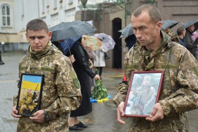 Лучани попрощалися з двома загиблими на Харківщині військовими Лучани попрощалися з двома загиблими на Харківщині військовими