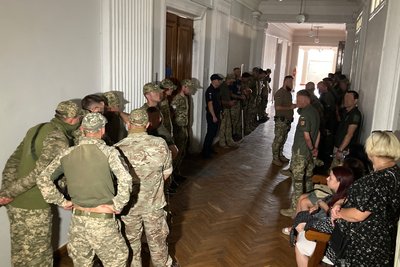 В суді Житомира розпочали розгляд справи над обвинувачуваними у рекеті В суді Житомира розпочали розгляд справи над обвинувачуваними у рекеті
