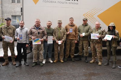 Укрпошта відправила допомогу бійцям на передову Укрпошта відправила допомогу бійцям на передову