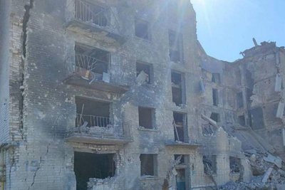 Зруйнований авіаударом будинок у Куп'янську