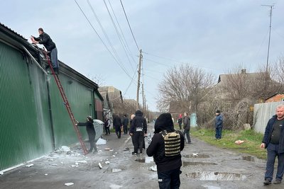 Магазин у Золочеві, у дах якого влучив російський БпЛА, 12 квітня 2026 року