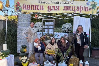 На Житомирщині відбувся благодійний квітковий ярмарок "Квіти для лицарів" На Житомирщині відбувся благодійний квітковий ярмарок "Квіти для лицарів"