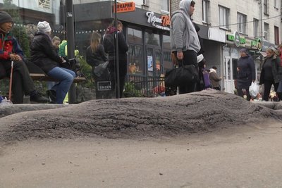 "Напливи" на дорогах у Житомирі: водії та пішоходи скаржаться — як реагують комунальники "Напливи" на дорогах у Житомирі: водії та пішоходи скаржаться — як реагують комунальники