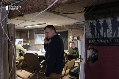 "Гід" (в центрі) в підвалі КСП 24-ї окремої механізованої бригади "Гід" (в центрі) в підвалі КСП 24-ї окремої механізованої бригади