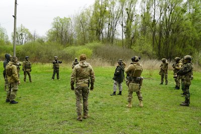 Тренування "Гвардії наступу": як на Харківщині проходить підготовка добровольців-штурмовиків Тренування "Гвардії наступу": як на Харківщині проходить підготовка добровольців-штурмовиків