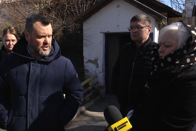 Укриття для дітей у погребі: в Житомирі робоча група вивчала умови в укритті центру "Сонячний дім" Укриття для дітей у погребі: в Житомирі робоча група вивчала умови в укритті центру "Сонячний дім"
