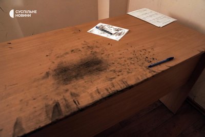 У Херсонському ізоляторі тимчасового утримання могли утримувати і катувати понад сто людей У Херсонському ізоляторі тимчасового утримання могли утримувати і катувати понад сто людей