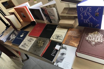 Зустрічі з топ-письменниками, перформанси та презентації — у Житомирі розпочався книжковий форум "Відсіч. Без бар’єрів" Зустрічі з топ-письменниками, перформанси та презентації — у Житомирі розпочався книжковий форум "Відсіч. Без бар’єрів"
