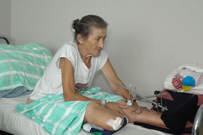 Жінці надали першу допомогу у лікарні в Бахмуті Жінці надали першу допомогу у лікарні в Бахмуті