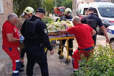 На Волині рятувальники через вікно потрапили до квартири, щоб врятувати жінку з підозрою на інсульт На Волині рятувальники через вікно потрапили до квартири, щоб врятувати жінку з підозрою на інсульт