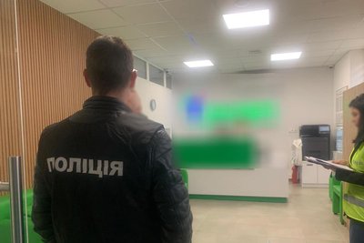 Допомагала уникнути мобілізації: у лікарки діагностичного центру в Житомирі вилучили понад 4 млн грн