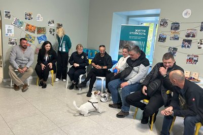 У Житомирі провели каністерапію для військовослужбовців у Центрі життєстійкості У Житомирі провели каністерапію для військовослужбовців у Центрі життєстійкості