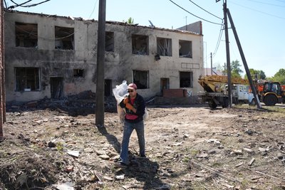 Росія вдарила КАБом по Дергачах: пошкоджені ринок, будинки та спорткомплекс Росія вдарила КАБом по Дергачах: пошкоджені ринок, будинки та спорткомплекс
