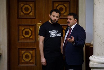 "Не йшов у владу, щоб писати закони". Чим відзначився нардеп Андрій Деркач
