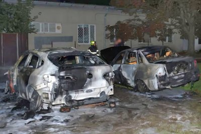 Згорілі автомобілі у Харкові Згорілі автомобілі у Харкові