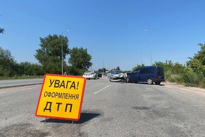 У ДТП поблизу Житомира травмувалися шестеро людей, з яких троє — діти: поліція розслідує обставини У ДТП поблизу Житомира травмувалися шестеро людей, з яких троє — діти: поліція розслідує обставини