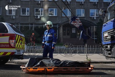 "Вийду на балкон і буду дулі тикати тим безпілотникам". Як Київ оговтується від атаки дронів-камікадзе