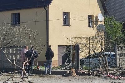Паркану немає, вікна вилетіли, дах злетів, авто не відновити — жителі Житомирщини про наслідки обстрілу РФ Паркану немає, вікна вилетіли, дах злетів, авто не відновити — жителі Житомирщини про наслідки обстрілу РФ