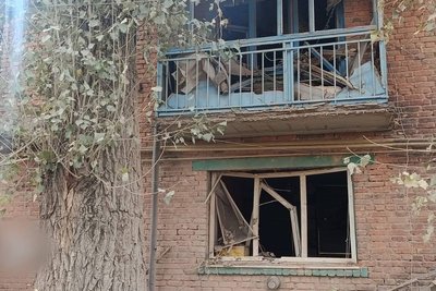 Пошкоджений будинок у Леб'яжому Пошкоджений будинок у Леб'яжому