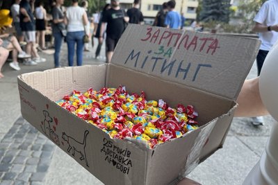 В Ужгороді та Мукачеві люди вийшли на мітинг на підтримку ексміністра оборони Михайла Федорова В Ужгороді та Мукачеві люди вийшли на мітинг на підтримку ексміністра оборони Михайла Федорова