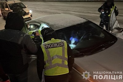Викрали і "вибивали" неіснуючий борг — двох жителів Житомирщини затримали за підозрою у вимаганні Викрали і "вибивали" неіснуючий борг — двох жителів Житомирщини затримали за підозрою у вимаганні