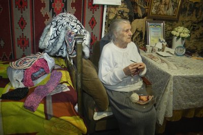 Подушки-килимки та теплі речі для воїнів — як 100-річна волонтерка із Житомирщини допомагає ЗСУ Подушки-килимки та теплі речі для воїнів — як 100-річна волонтерка із Житомирщини допомагає ЗСУ
