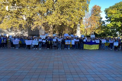 Одесити два місяці просять скасувати владу мільйонні тендери та передати гроші на ЗСУ Одесити два місяці просять скасувати владу мільйонні тендери та передати гроші на ЗСУ