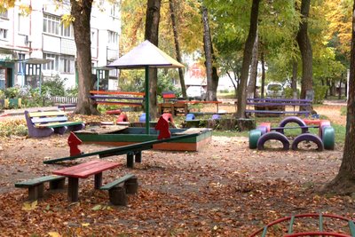 У Житомирі невідомі пошкодили автівки у дворі: поліцейські проводять перевірку У Житомирі невідомі пошкодили автівки у дворі: поліцейські проводять перевірку