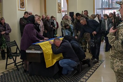 Прощання з військовим Юрій Ткачук зі Славути на Хмельниччині Прощання з військовим Юрій Ткачук зі Славути на Хмельниччині