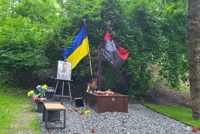 У Києві пошкодили могили "Да Вінчі", "Джуса", Петриченка У Києві пошкодили могили "Да Вінчі", "Джуса", Петриченка
