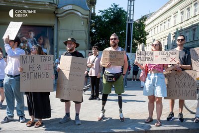 В Одесі відбулася акція на підтримку звільненого міністра оборони Федорова В Одесі відбулася акція на підтримку звільненого міністра оборони Федорова