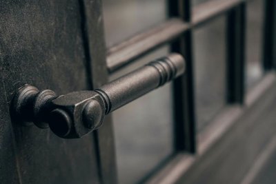 Фахівці виготовили нові ручки за зразком автентичних Фахівці виготовили нові ручки за зразком автентичних
