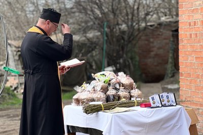 На Донеччині привітали гвардійців з Рівненщини з Великоднем. Капелан провів спільну молитву На Донеччині привітали гвардійців з Рівненщини з Великоднем. Капелан провів спільну молитву