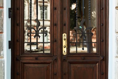 В Одесі відреставрували історичні двері початку XX століття В Одесі відреставрували історичні двері початку XX століття