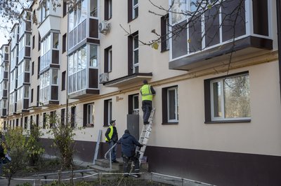 На фінішному етапі. Кличко показав, як ремонтують пошкоджені російськими обстрілами будинки