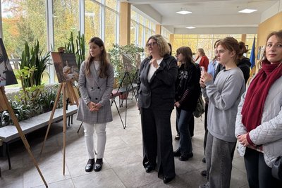 «Світлини в мажорі»: в Житомирі студентка музичного коледжу Марта Кондренко представила першу персональну фотовиставку