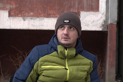 У Житомирі ветеран чекає понад пів року на підйомник у під'їзді, аби самостійно пересуватися — чому досі не збудували У Житомирі ветеран чекає понад пів року на підйомник у під'їзді, аби самостійно пересуватися — чому досі не збудували