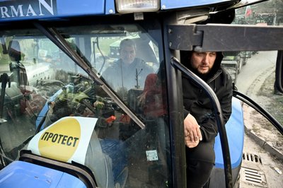 Болгарські фермери протестують проти безмитного імпорту зерна з України до ЄС, 29 березня 2023 року Болгарські фермери протестують проти безмитного імпорту зерна з України до ЄС, 29 березня 2023 року