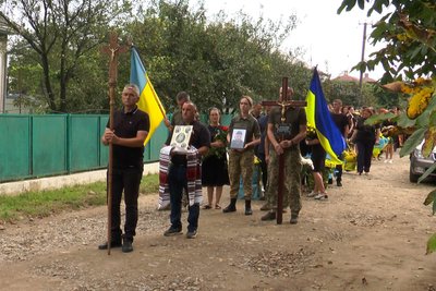 "Без вагань пішов захищати Україну". На Франківщині попрощалися із загиблим бійцем Володимиром Бойчуком "Без вагань пішов захищати Україну". На Франківщині попрощалися із загиблим бійцем Володимиром Бойчуком