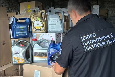 В підпільному цеху на Волині вилучили моторні мастила В підпільному цеху на Волині вилучили моторні мастила