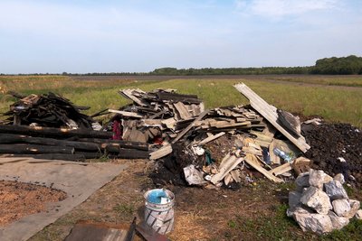 Як відновлюють будинки в селі на Житомирщині, яке постраждало 26 серпня від обстрілу росіян Як відновлюють будинки в селі на Житомирщині, яке постраждало 26 серпня від обстрілу росіян