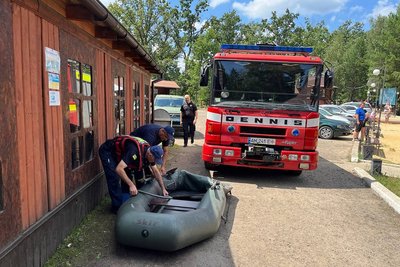 На Житомирщині на території бази відпочинку з водойми дістали тіло чоловіка На Житомирщині на території бази відпочинку з водойми дістали тіло чоловіка