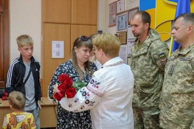 У Житомирі родинам загиблих військових передали державні нагороди У Житомирі родинам загиблих військових передали державні нагороди