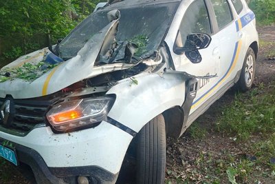 Автівка поліцейських, в яку влучив російський дрон, Старий Салтів, 5 червня 2026 року